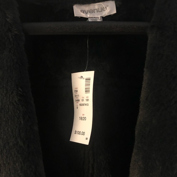 Avenue Faux Leather Black Vest - Picture 2 of 5